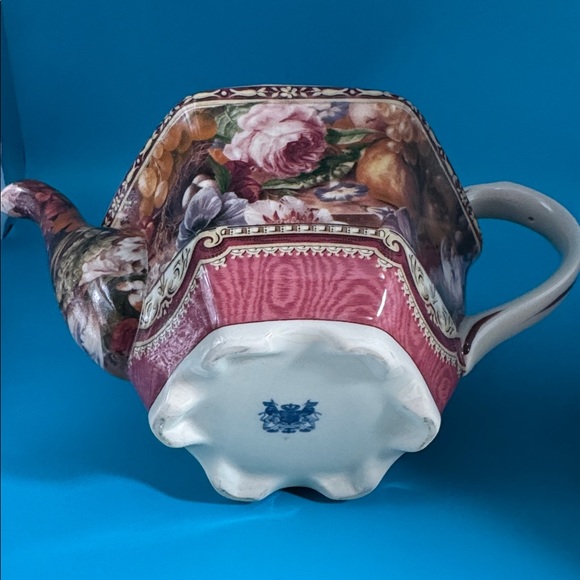 Elegant Vintage Floral Teapot with Burgundy and Cream Accents - Picture 5 of 7